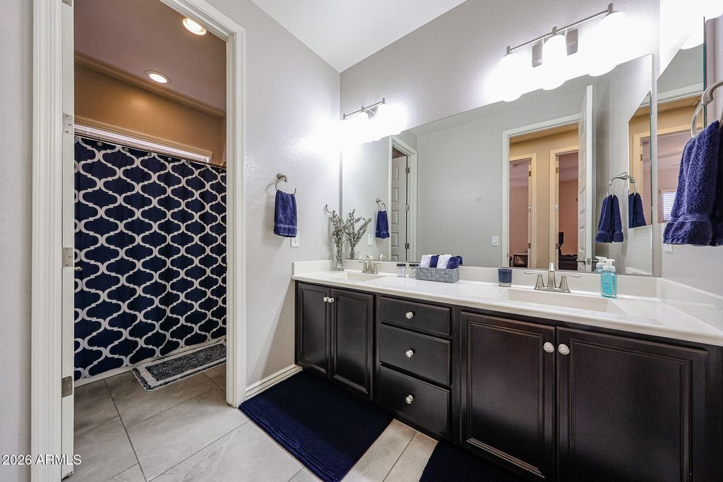 Image 17 of property listing at 4722 E CIELO GRANDE Avenue, Phoenix, AZ 85050