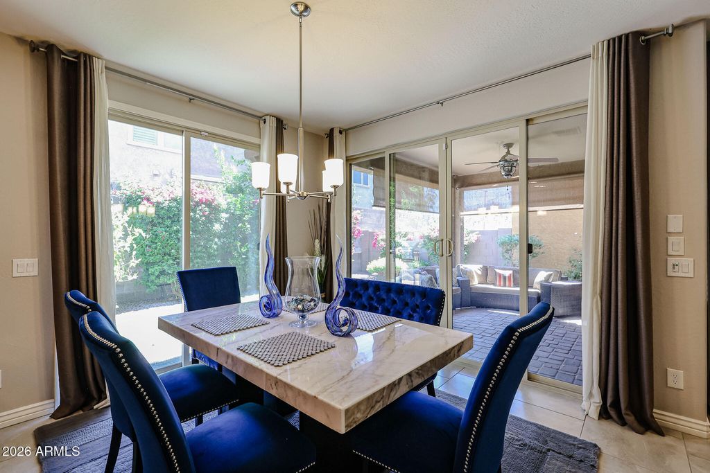 Image 2 of property listing at 4722 E CIELO GRANDE Avenue, Phoenix, AZ 85050