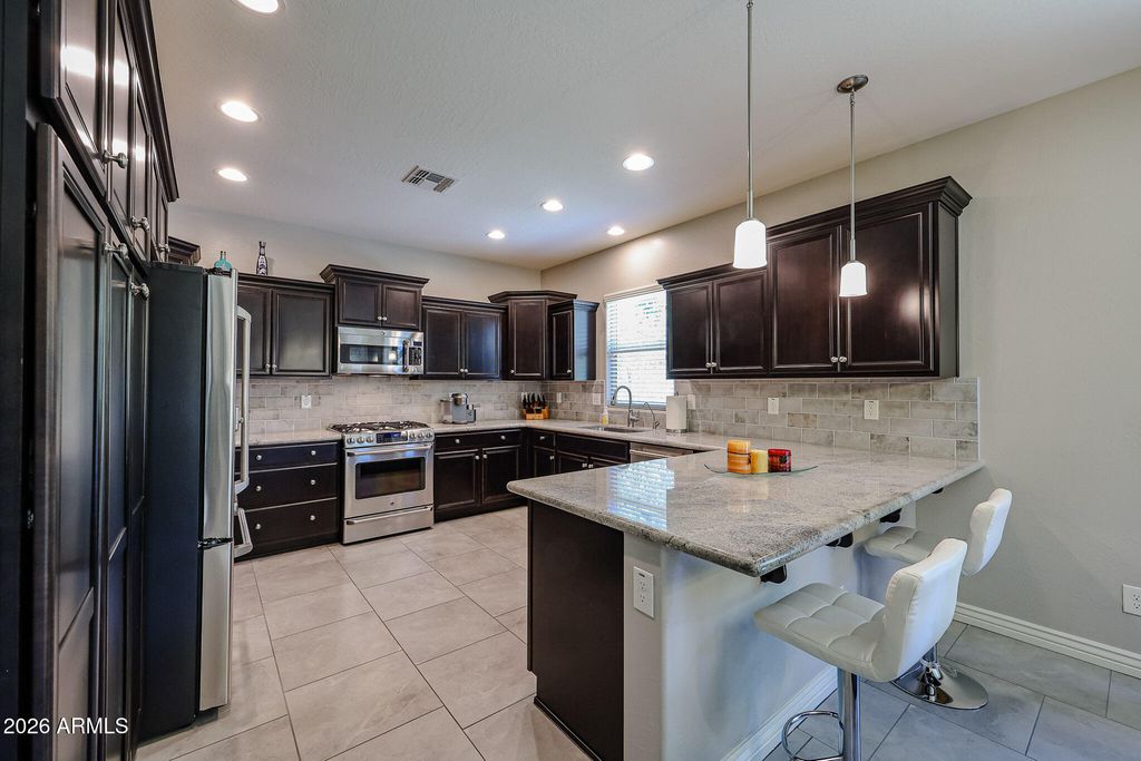 Image 3 of property listing at 4722 E CIELO GRANDE Avenue, Phoenix, AZ 85050