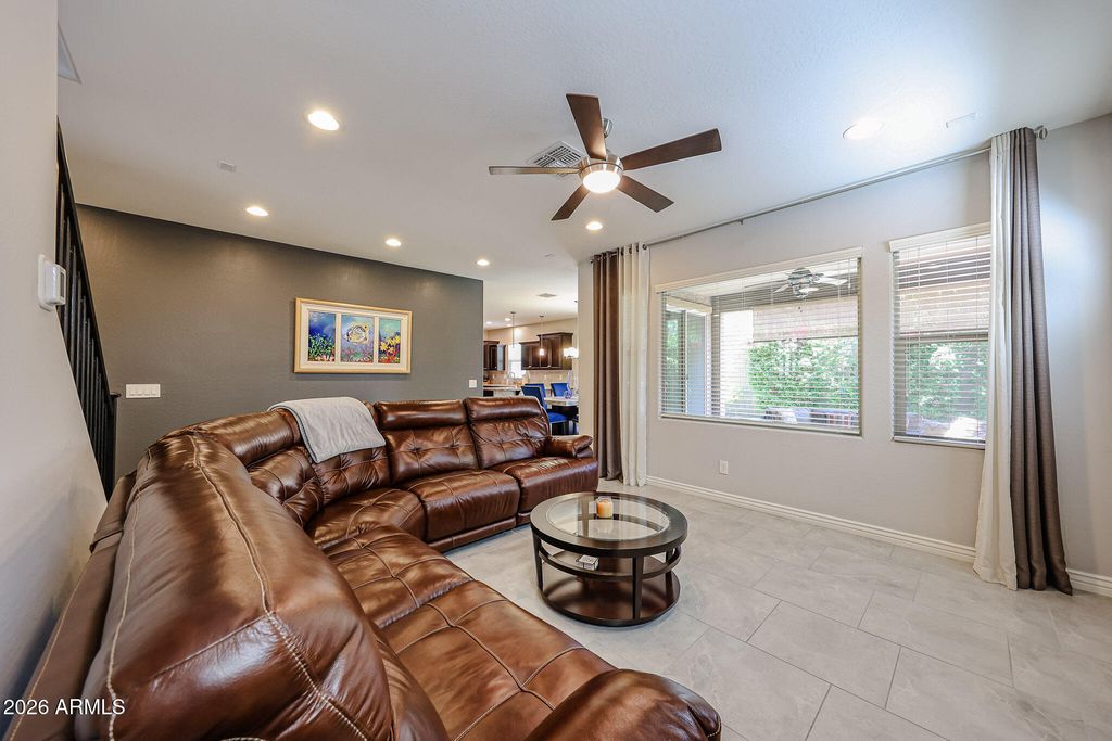 Image 6 of property listing at 4722 E CIELO GRANDE Avenue, Phoenix, AZ 85050