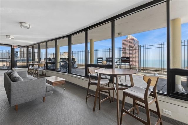 2930 N Sheridan Road 1403, Chicago, IL 60657