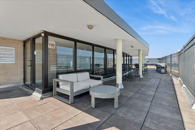 2930 N Sheridan Road 1403, Chicago, IL 60657