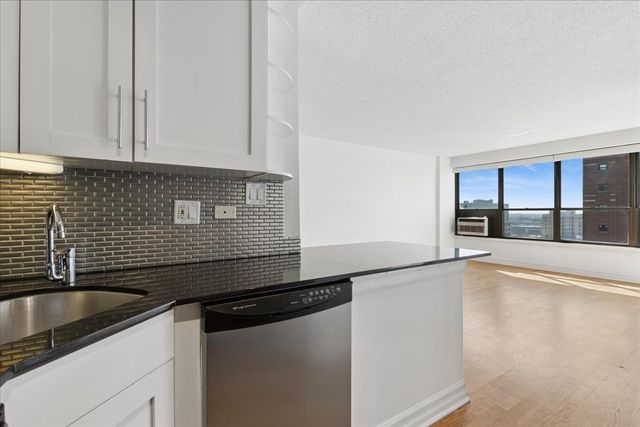 2930 N Sheridan Road 1403, Chicago, IL 60657