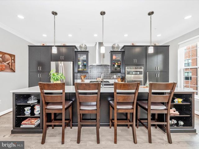 521 TRIGGERFISH DR, Oxon Hill, MD 20745