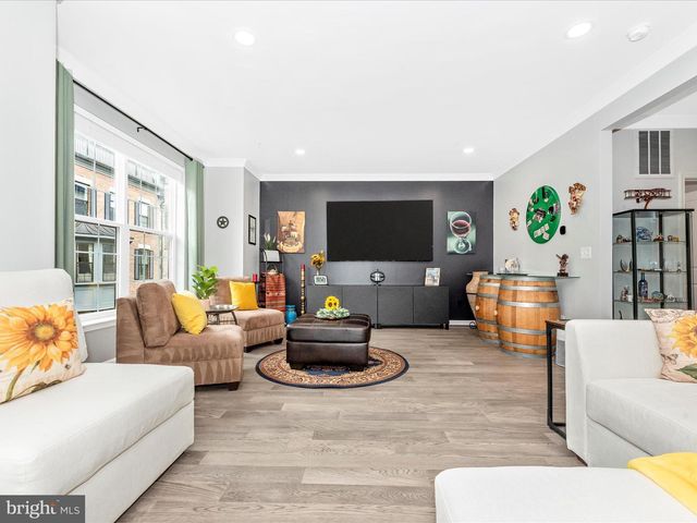 521 TRIGGERFISH DR, Oxon Hill, MD 20745