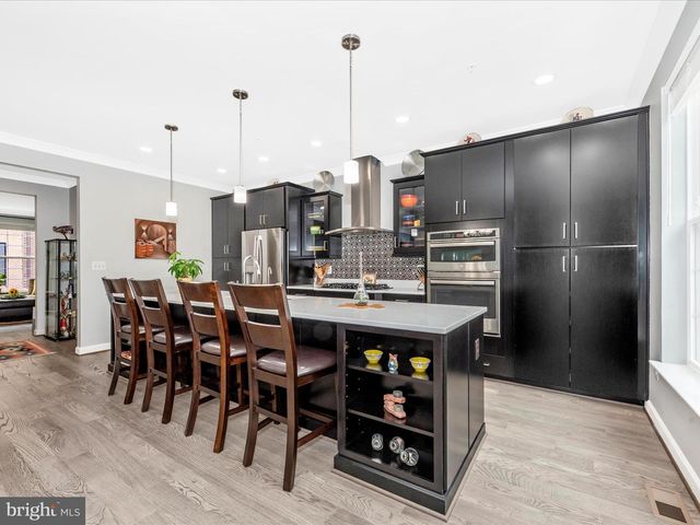 521 TRIGGERFISH DR, Oxon Hill, MD 20745