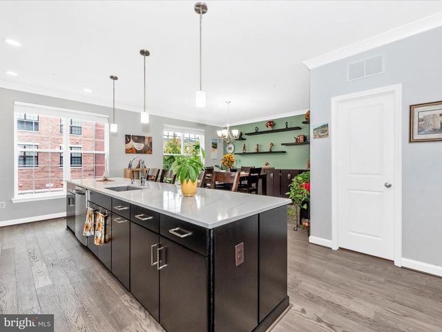 521 TRIGGERFISH DR, Oxon Hill, MD 20745