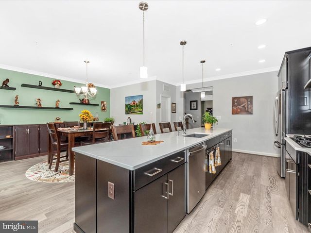 521 TRIGGERFISH DR, Oxon Hill, MD 20745