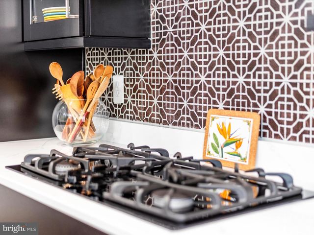 521 TRIGGERFISH DR, Oxon Hill, MD 20745