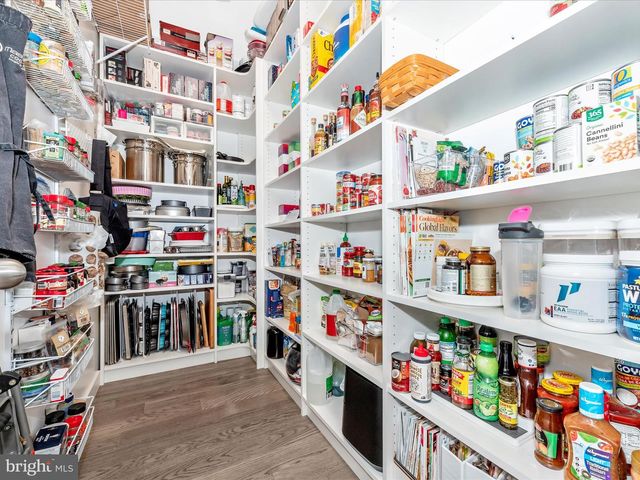 521 TRIGGERFISH DR, Oxon Hill, MD 20745