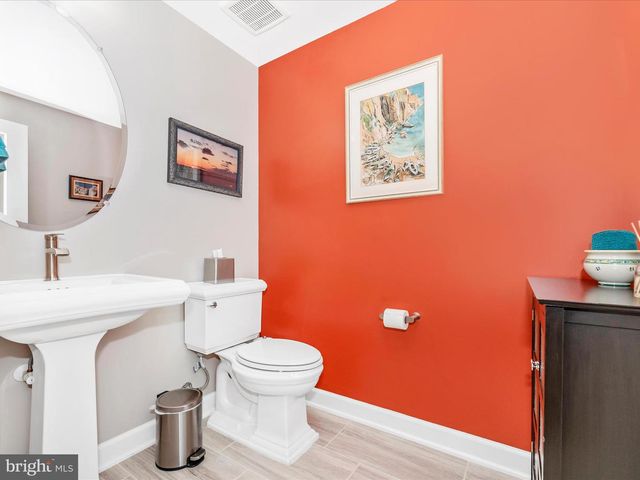 521 TRIGGERFISH DR, Oxon Hill, MD 20745