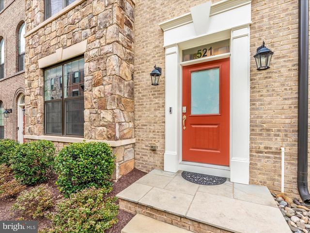 521 TRIGGERFISH DR, Oxon Hill, MD 20745