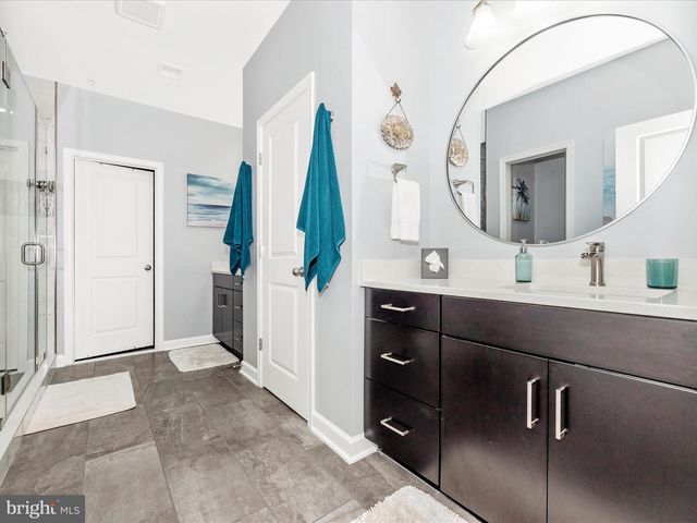 521 TRIGGERFISH DR, Oxon Hill, MD 20745