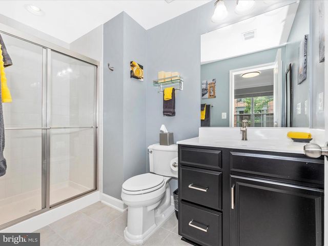 521 TRIGGERFISH DR, Oxon Hill, MD 20745