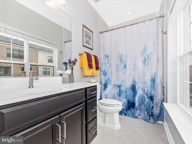 521 TRIGGERFISH DR, Oxon Hill, MD 20745