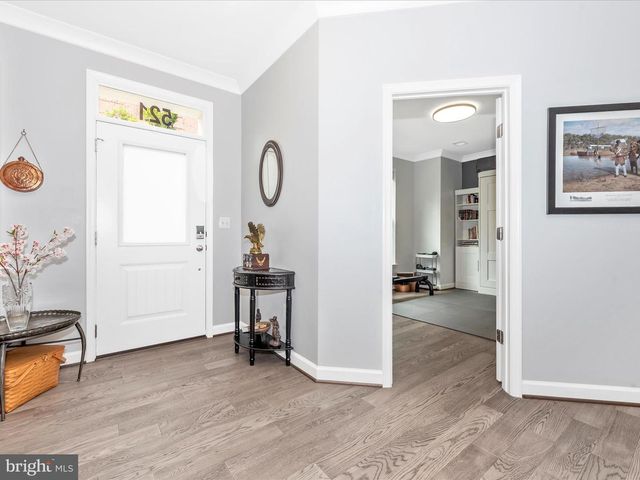 521 TRIGGERFISH DR, Oxon Hill, MD 20745