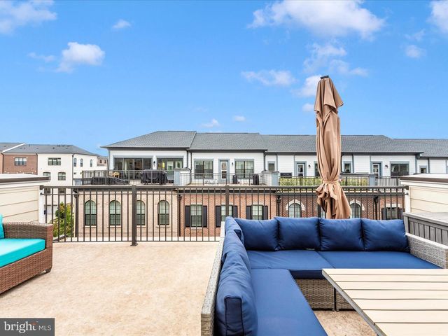 521 TRIGGERFISH DR, Oxon Hill, MD 20745