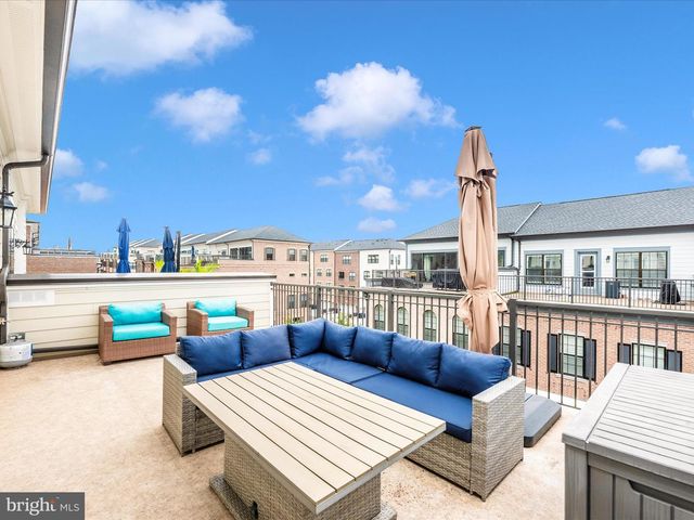 521 TRIGGERFISH DR, Oxon Hill, MD 20745