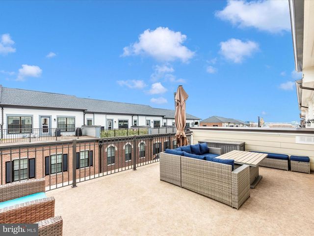 521 TRIGGERFISH DR, Oxon Hill, MD 20745