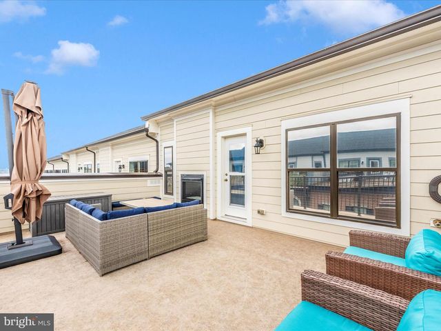 521 TRIGGERFISH DR, Oxon Hill, MD 20745