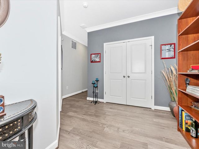 521 TRIGGERFISH DR, Oxon Hill, MD 20745