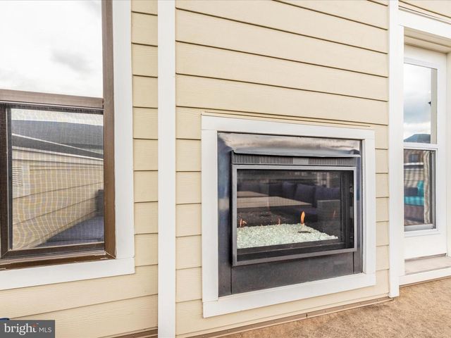 521 TRIGGERFISH DR, Oxon Hill, MD 20745