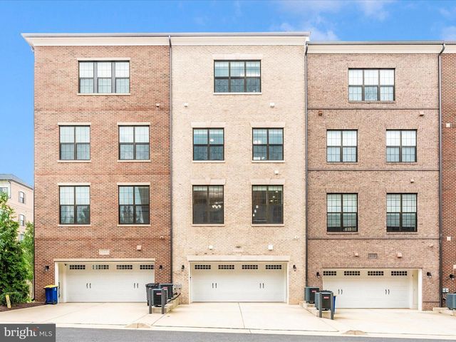 521 TRIGGERFISH DR, Oxon Hill, MD 20745