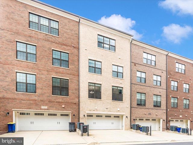 521 TRIGGERFISH DR, Oxon Hill, MD 20745