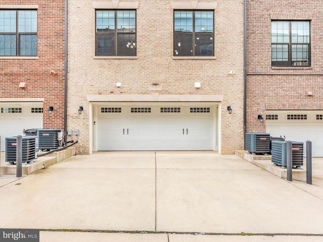 521 TRIGGERFISH DR, Oxon Hill, MD 20745