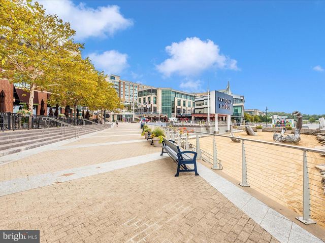 521 TRIGGERFISH DR, Oxon Hill, MD 20745