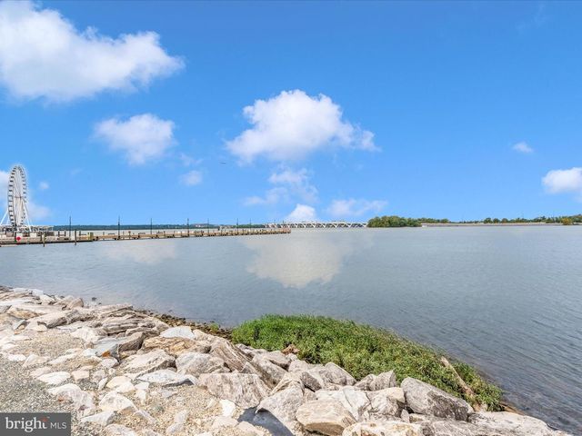 521 TRIGGERFISH DR, Oxon Hill, MD 20745