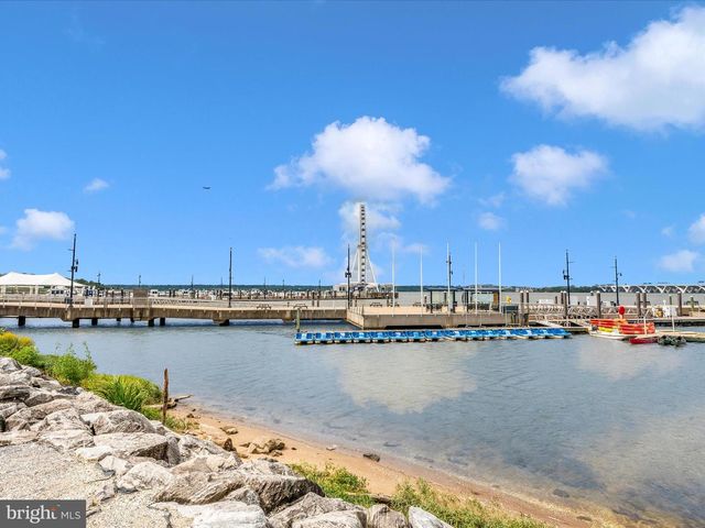 521 TRIGGERFISH DR, Oxon Hill, MD 20745