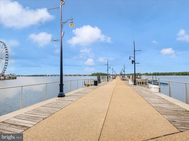 521 TRIGGERFISH DR, Oxon Hill, MD 20745