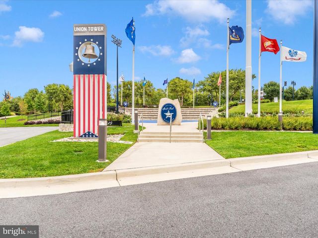 521 TRIGGERFISH DR, Oxon Hill, MD 20745