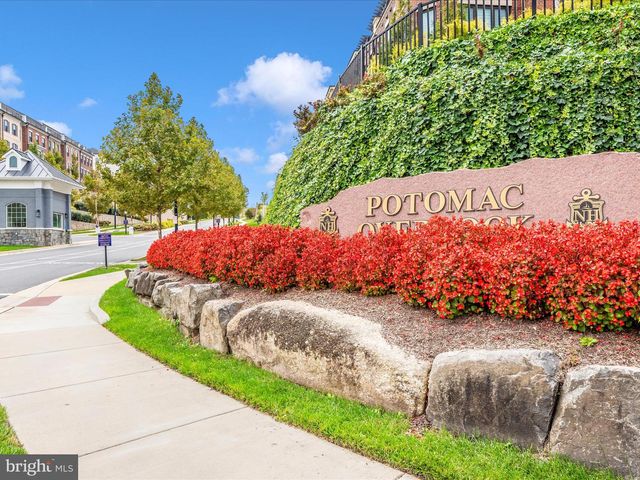 521 TRIGGERFISH DR, Oxon Hill, MD 20745