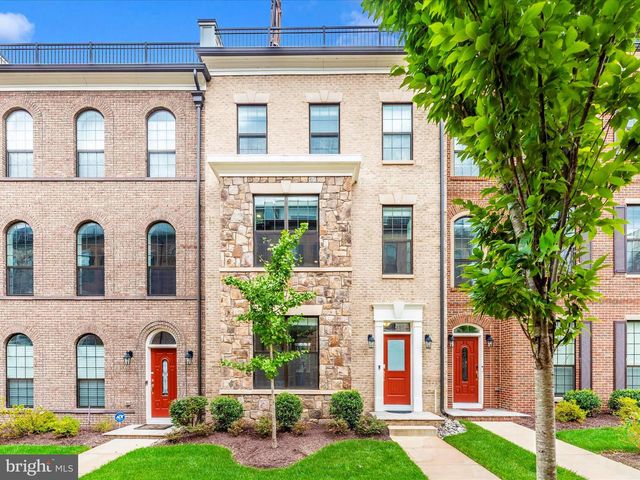 521 TRIGGERFISH DR, Oxon Hill, MD 20745