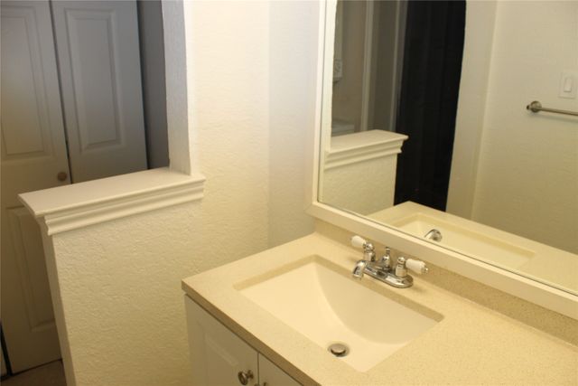 2300 Bamboo Drive N114, Arlington, TX 76006