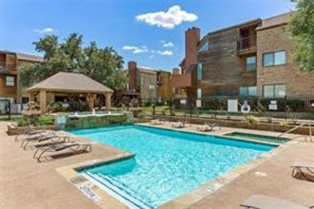 2300 Bamboo Drive N114, Arlington, TX 76006