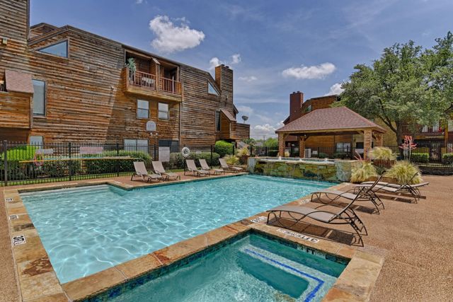 2300 Bamboo Drive N114, Arlington, TX 76006