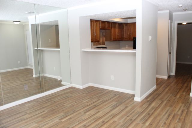 2300 Bamboo Drive N114, Arlington, TX 76006