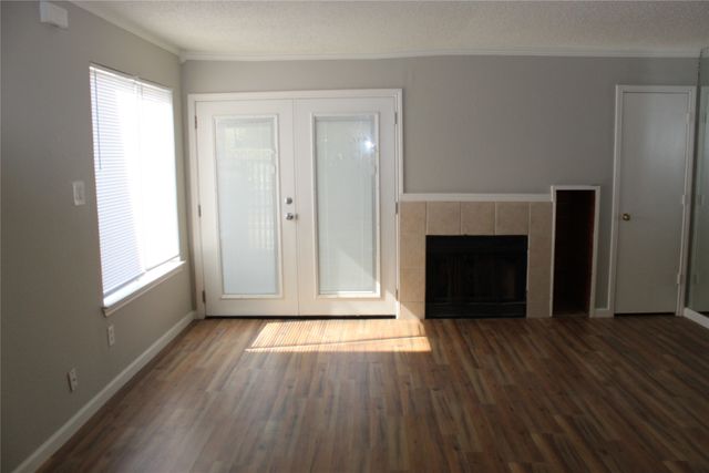 2300 Bamboo Drive N114, Arlington, TX 76006