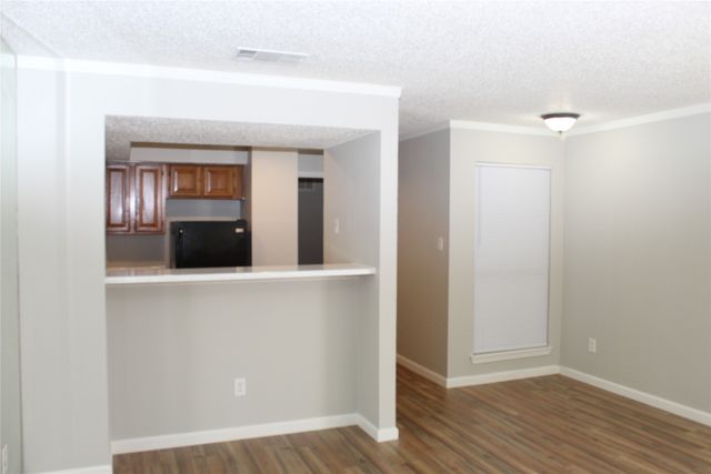 2300 Bamboo Drive N114, Arlington, TX 76006