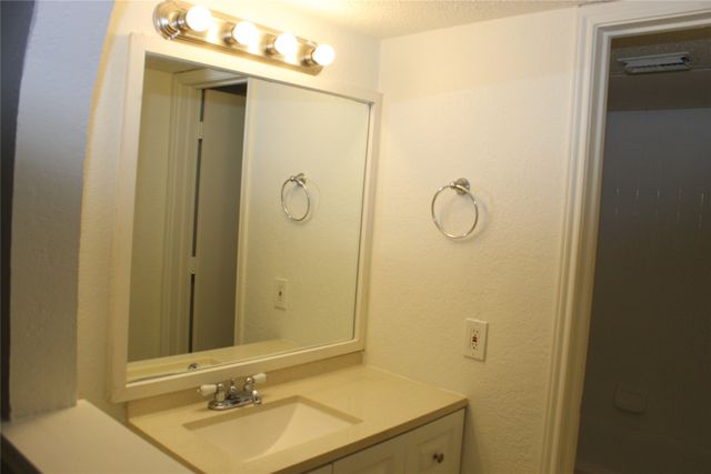 2300 Bamboo Drive N114, Arlington, TX 76006