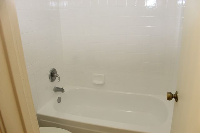 2300 Bamboo Drive N114, Arlington, TX 76006