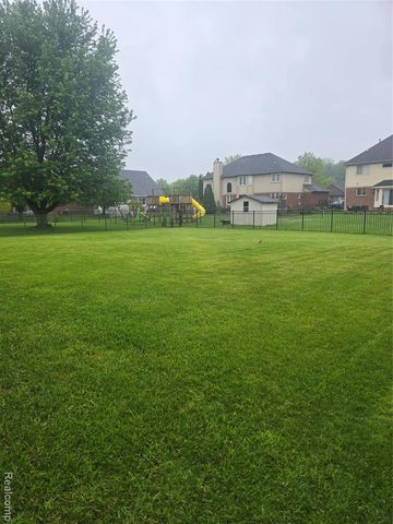 35050 Newport Court, New Baltimore, MI 48047
