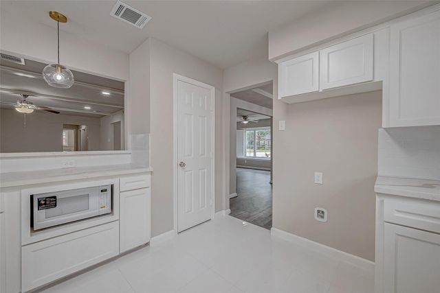 5622 Valkeith Drive, Houston, TX 77096