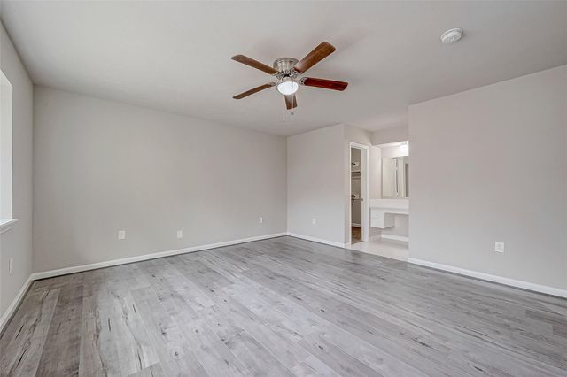 5622 Valkeith Drive, Houston, TX 77096