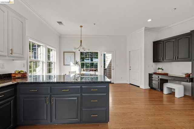 6203 Westwood Way, Oakland, CA 94611