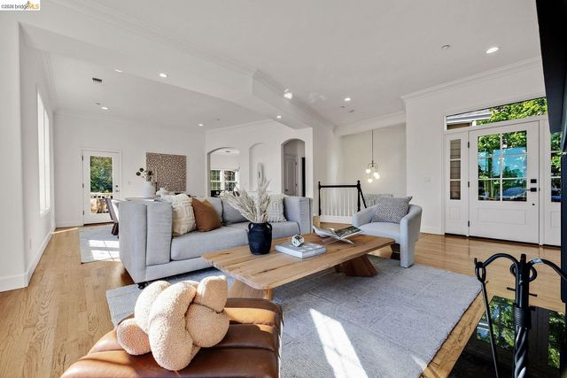 6203 Westwood Way, Oakland, CA 94611