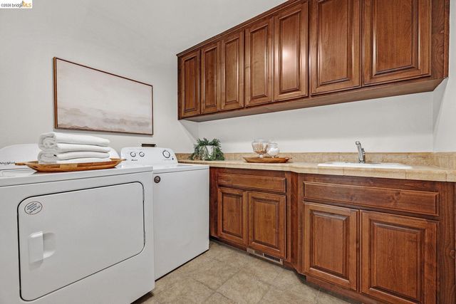 6203 Westwood Way, Oakland, CA 94611